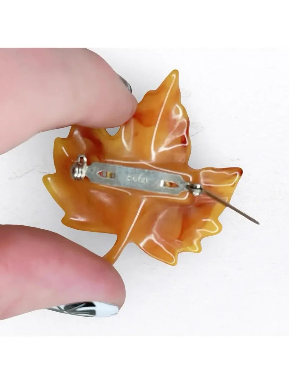 6935. Brown Avon Leaf Brooch